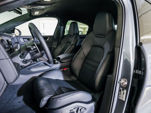 New 2026 Porsche Cayenne Turbo GT image 5