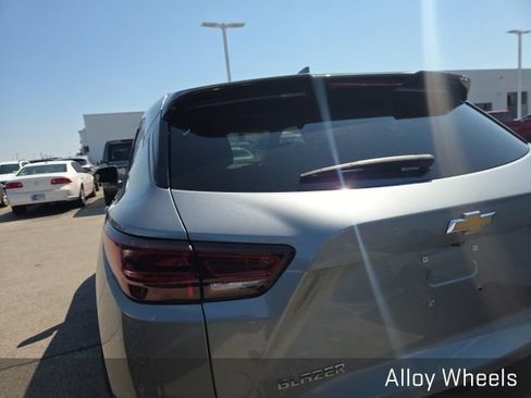 Used 2025 Chevrolet Blazer LT FWD image 6