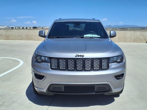Used 2018 Jeep Grand Cherokee Altitude RWD image 2