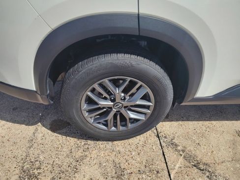 Used 2024 Nissan Rogue S FWD image 12