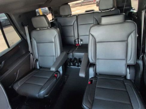 Certified 2025 GMC Yukon Denali image 8