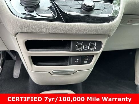Used 2022 Chrysler Pacifica Touring-L AWD/4WD image 25