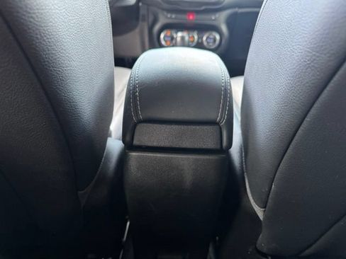 Used 2016 Jeep Renegade Limited AWD/4WD image 10