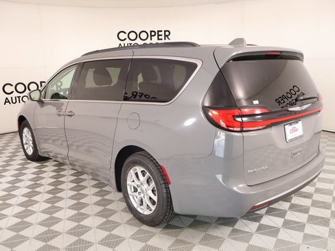 Used 2022 Chrysler Pacifica Touring-L FWD image 22