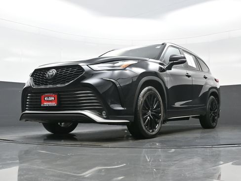 Used 2023 Toyota Highlander XSE FWD image 28