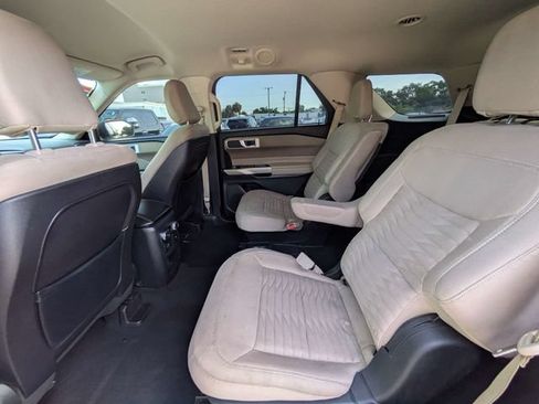 Used 2020 Ford Explorer XLT RWD image 12