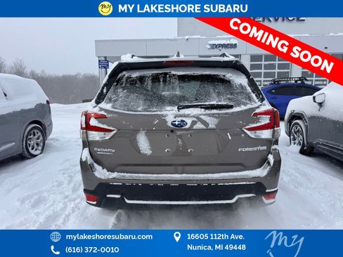 Used 2023 Subaru Forester Premium image 7