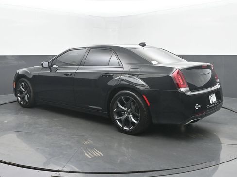 Used 2022 Chrysler 300 Touring w/ Sport Appearance Package RWD image 5
