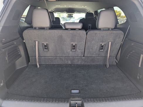 Used 2025 Buick Enclave Preferred image 9