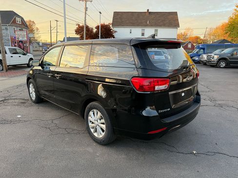 Used 2018 Kia Sedona L image 7