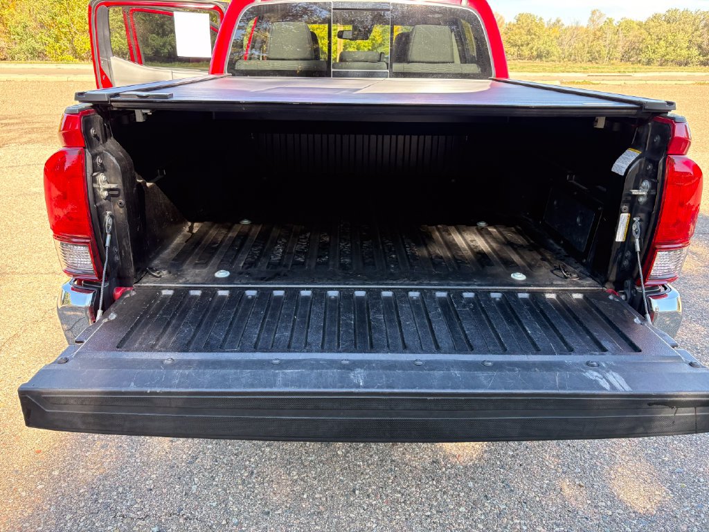 Used 2019 Toyota Tacoma SR5 AWD/4WD image 15