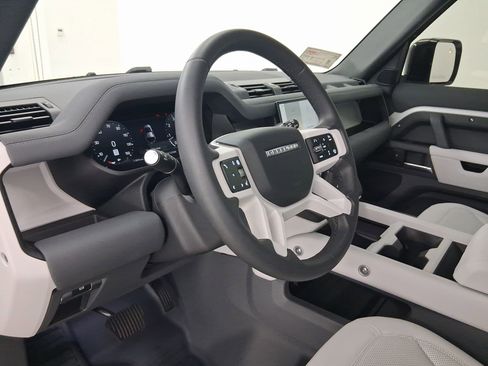 Used 2025 Land Rover Defender 110 S image 13