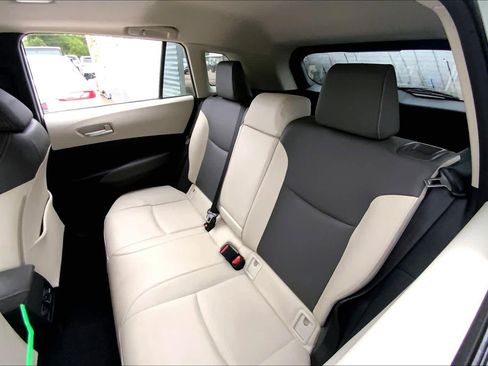 Used 2024 Toyota Corolla Cross XLE w/ Convenience Package FWD image 21