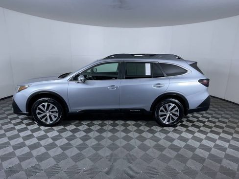 Used 2022 Subaru Outback Premium image 5