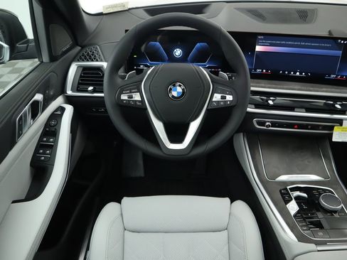 Used 2026 BMW X5 xDrive40i image 11