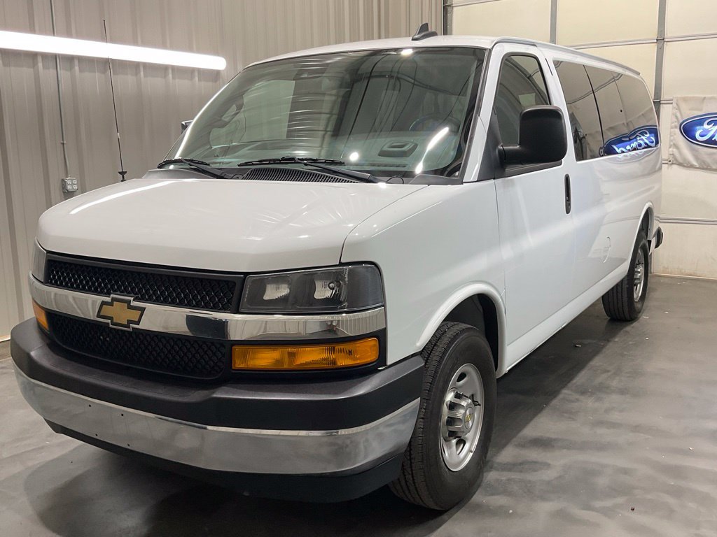 Used 2025 Chevrolet Express 2500 LT w/ LT Preferred Equipment Group RWD image 4