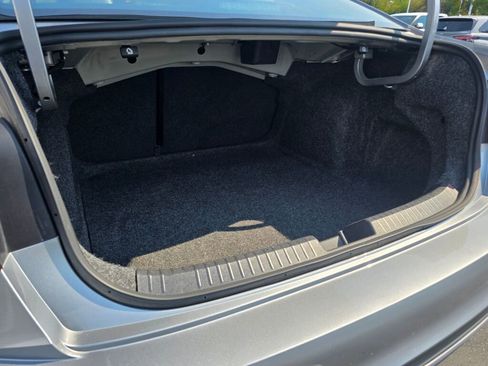 Used 2024 Volkswagen Jetta SE image 18