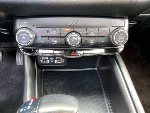 Used 2022 Dodge Durango SXT w/ Blacktop Package AWD/4WD image 27