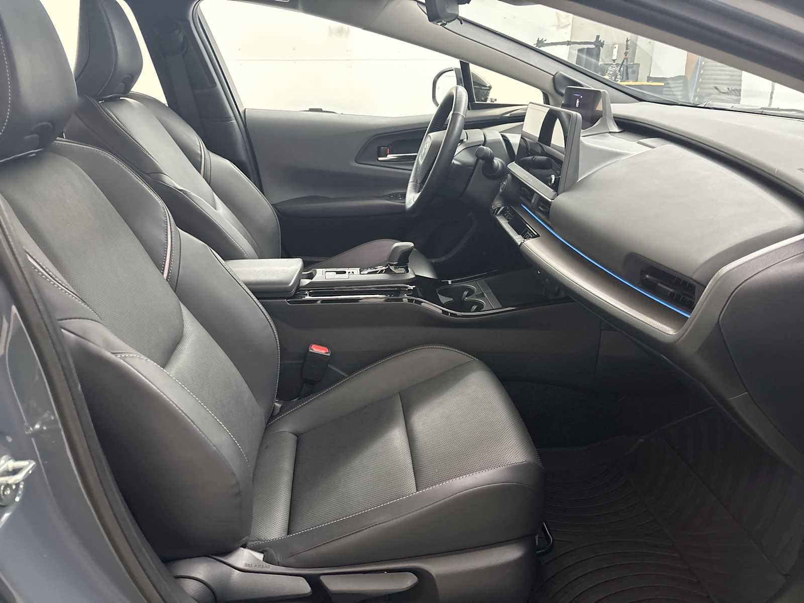 Used 2024 Toyota Prius Limited w/ Limited Premium Package FWD image 26