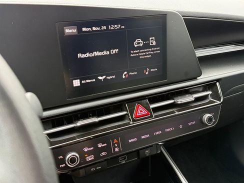 Used 2024 Kia Niro LX image 34