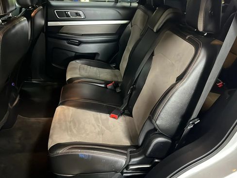 Used 2017 Ford Explorer XLT w/ Equipment Group 202A AWD/4WD image 25