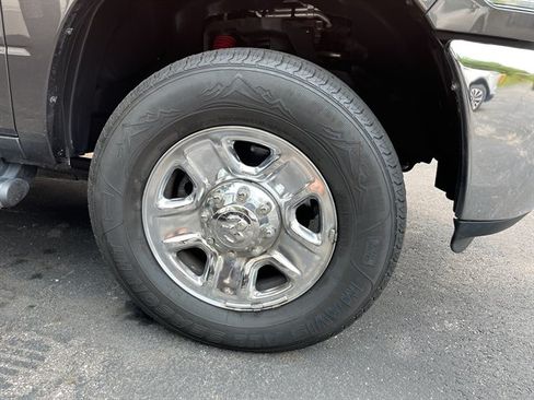 Used 2018 RAM 2500 Tradesman w/ Chrome Appearance Group AWD/4WD image 4