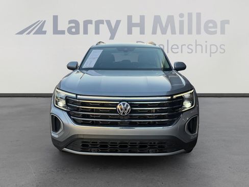 Used 2024 Volkswagen Atlas SE w/ Panoramic Sunroof Package FWD image 8