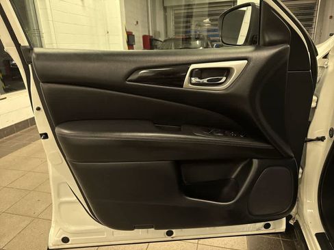 Used 2019 Nissan Pathfinder S AWD/4WD image 29