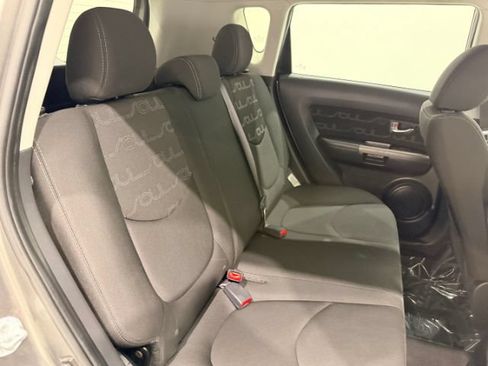 Used 2013 Kia Soul + FWD image 29