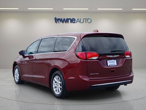 Used 2020 Chrysler Pacifica Touring w/ Advanced Safetytec Group FWD image 3