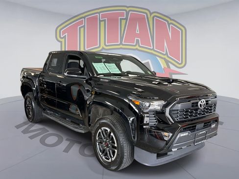 Certified 2025 Toyota Tacoma TRD Sport w/ TRD Sport Upgrade Package AWD/4WD image 4