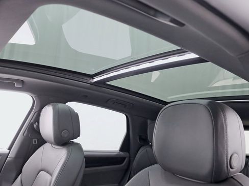 Used 2019 Porsche Cayenne image 27