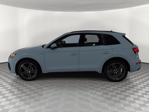 Used 2023 Audi Q5 e Prestige AWD/4WD image 2