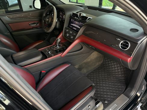 Used 2022 Bentley Bentayga AWD/4WD image 29