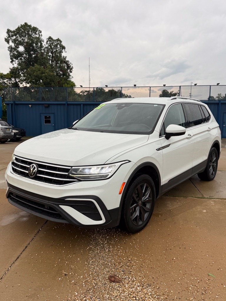 Used 2022 Volkswagen Tiguan SE FWD image 2
