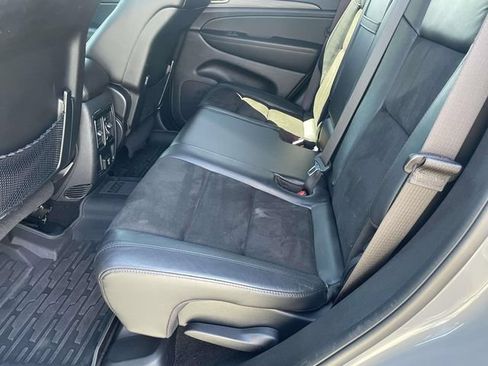 Used 2021 Jeep Grand Cherokee Laredo X AWD/4WD image 12