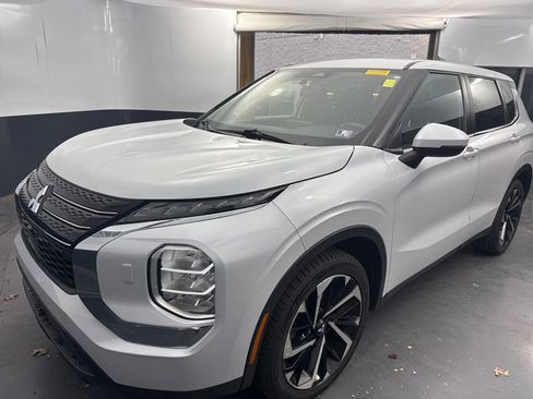 Used 2022 Mitsubishi Outlander ES image 7