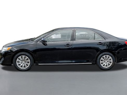 Used 2012 Toyota Camry LE image 9