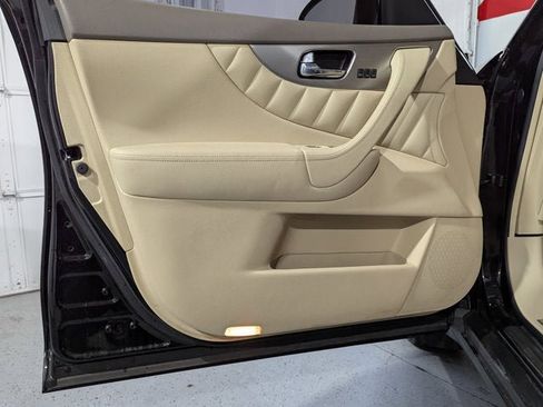 Used 2017 INFINITI QX70 AWD w/ Premium Package image 17