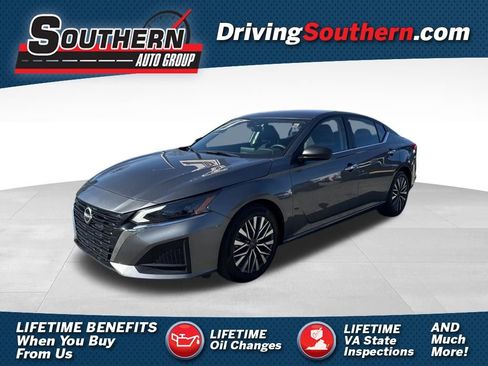 Used 2024 Nissan Altima 2.5 SV image 1