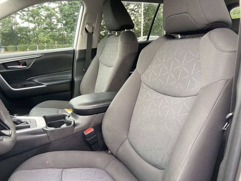 Used 2021 Toyota RAV4 XLE FWD image 18