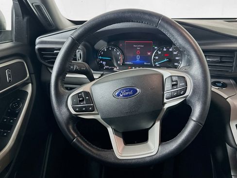 Used 2023 Ford Explorer XLT image 18