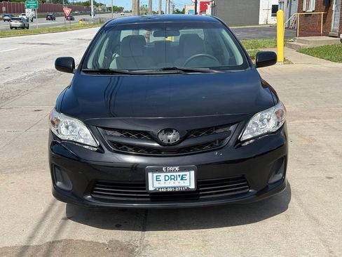 Used 2012 Toyota Corolla LE FWD image 2