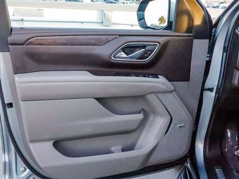 Used 2024 Chevrolet Suburban LT image 23