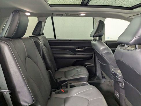 Used 2024 Toyota Grand Highlander Platinum image 24