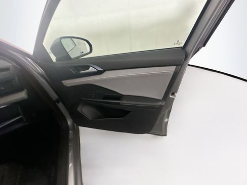 Used 2024 Volkswagen Taos SE image 30