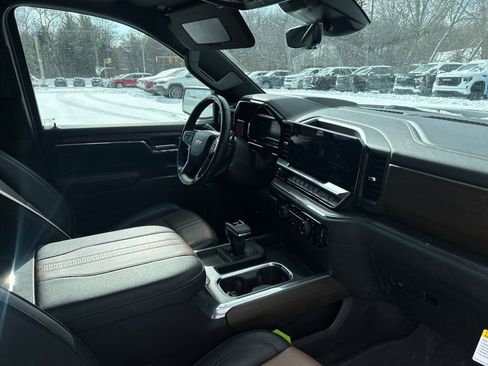 Used 2024 Chevrolet Silverado 1500 High Country image 23