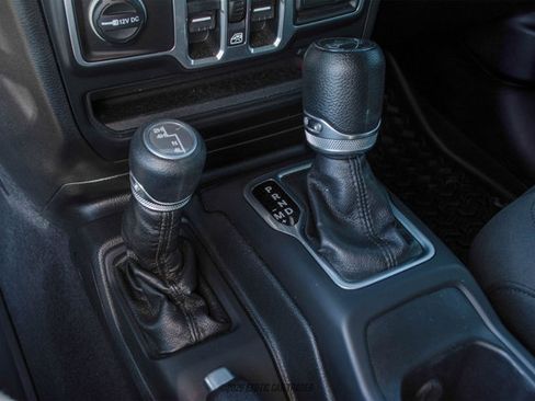 Used 2018 Jeep Wrangler Unlimited Sport S image 26