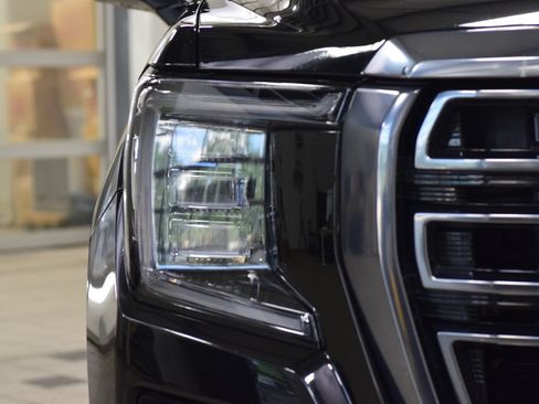 Used 2023 GMC Yukon XL AT4 w/ AT4 Premium Package AWD/4WD image 12