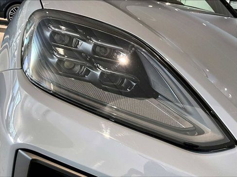 Used 2025 Porsche Cayenne GTS image 15